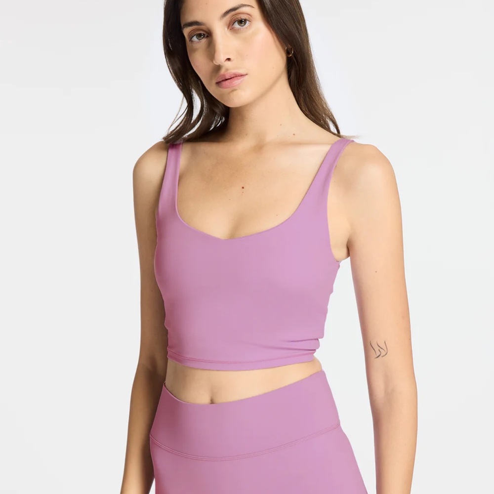 Bandier V Neck Tempo Crop Bra regal orchid